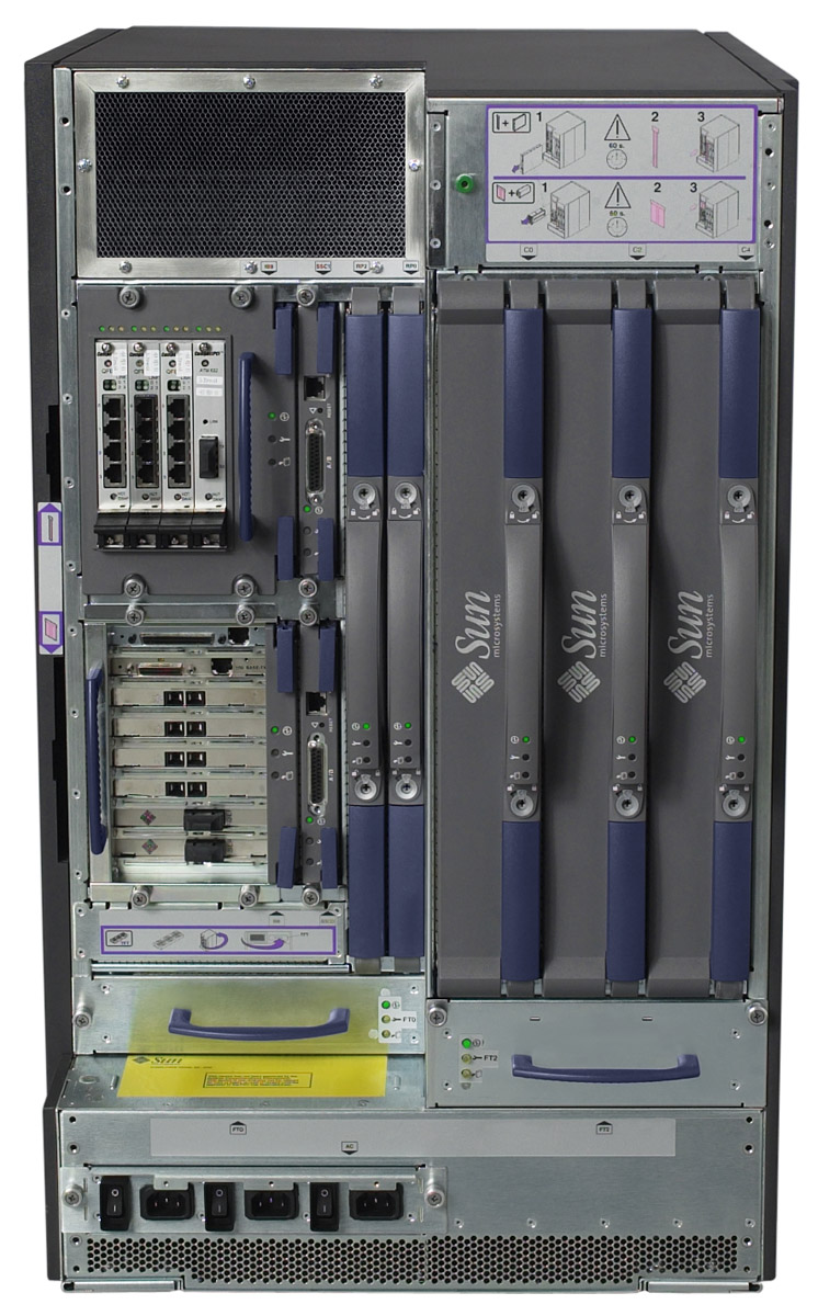 Sun Fire E4900 (post July 2006) Rear Zoom